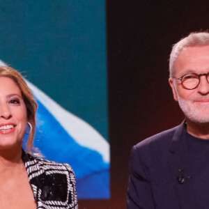 Exclusif - Léa Salamé, Laurent Ruquier sur le plateau de l'émission "On est en direct (OEED)" , présentée par L.Salamé et L.Ruquier, diffusée en direct sur France 2 aux studios Rive Gauche à Paris, France, le 28 mai 2022. © Christophe Clovis/Bestimage 