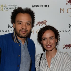 Fabrice Eboué et sa compagne Amelle Chahbi lors de la soirée d'inauguration (cocktail dînatoire) du nouveau restaurant, méditerranéen, de la salle Pleyel, le Noto, à Paris, France, le 29 mars 2017. Benjamin Patou et Cyril Colbeau-Justin ont su s'entourer des meilleurs pour Noto. L'architecte L. Gonzalez et l'instigateur du projet B. Patou ont entrecroisé leurs inspirations et leurs imaginaires pour créer Noto. Au piano, le chef P. Charvet. © Rachid Bellak/Bestimage 