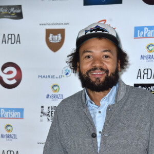 Fabrice Eboué, parrain du festival lors du photocall de la 2ème édition du festival "Paris Court Toujours" au Théâtre de l'Européen à Paris le 20 septembre 2019. © Giancarlo Gorassini / Bestimage