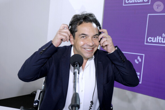 Portrait de Patrick Cohen, lors du Festival du Livre de Paris 2022 au Grand Palais Ephémère à Paris. Le 24 avril 2022