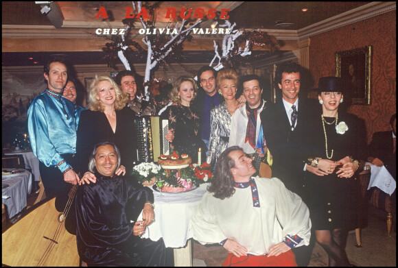 Soirée "à la russe chez Olivia Valère" avec Katia Tchenko, Yves Lecoq, Chico des "gipsy kings", Bernard Montiel et Macha Beranger en 1989.