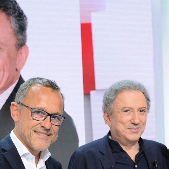 Exclusif - Emmanuel Chaunu, Michel Drucker et David Martin - Enregistrement de l'émission "Vivement Dimanche" présentée par M.Drucker et diffusée le 12 juin sur France 2. Le 30 avril 2022 © Guillaume Gaffiot / Bestimage 