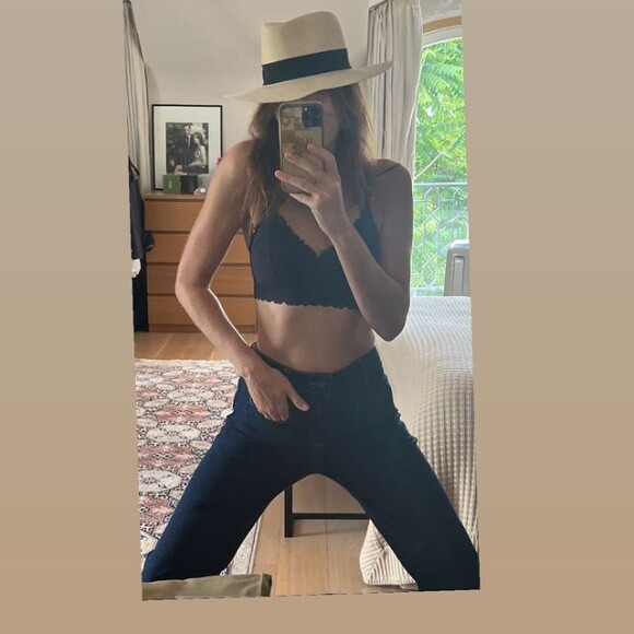 Carla Bruni-Sarkozy fait un défilé de looks sexy sur Instagram