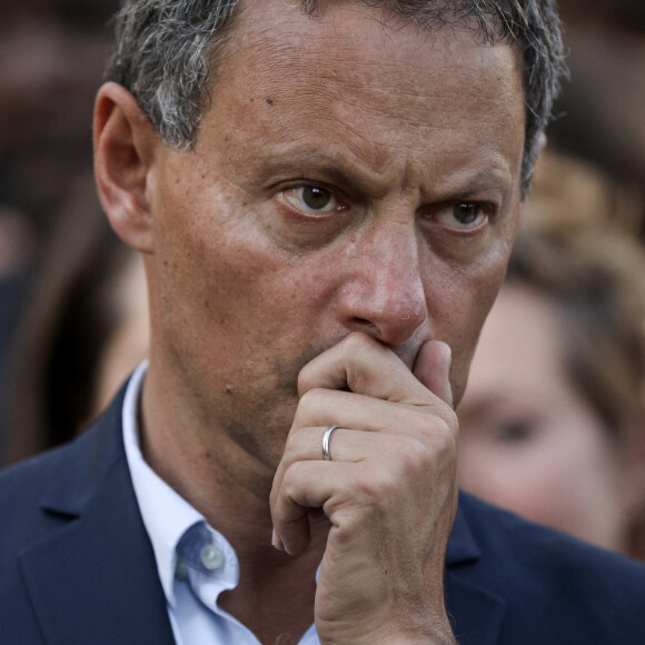 Marc-Olivier Fogiel, directeur général de BFM Tv, lors d'un rassemblement d'hommage au journaliste français tué en Ukraine, Frederic Leclerc-Imhoff, place de la République, Paris, le 10 juin 2022. Le journaliste français de la chaîne d'information BFM TV, Frédéric Leclerc-Imhoff, a été tué dans l'est de l'Ukraine le 1er juin 2022, alors qu'il se trouvait à bord d'un bus humanitaire avec des civils fuyant les bombardements russes place de la république, Paris, le 10 juini 2022.© Stéphane Lemouton/Bestimage 