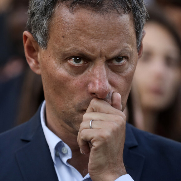 Marc-Olivier Fogiel, directeur général de BFM Tv, lors d'un rassemblement d'hommage au journaliste français tué en Ukraine, Frederic Leclerc-Imhoff, place de la République, Paris, le 10 juin 2022. Le journaliste français de la chaîne d'information BFM TV, Frédéric Leclerc-Imhoff, a été tué dans l'est de l'Ukraine le 1er juin 2022, alors qu'il se trouvait à bord d'un bus humanitaire avec des civils fuyant les bombardements russes place de la république, Paris, le 10 juini 2022.© Stéphane Lemouton/Bestimage 