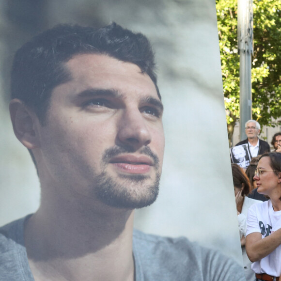 Marc-Olivier Fogiel, directeur général de BFM Tv, lors d'un rassemblement d'hommage au journaliste français tué en Ukraine, Frederic Leclerc-Imhoff, place de la République, Paris, le 10 juin 2022. Le journaliste français de la chaîne d'information BFM TV, Frédéric Leclerc-Imhoff, a été tué dans l'est de l'Ukraine le 1er juin 2022, alors qu'il se trouvait à bord d'un bus humanitaire avec des civils fuyant les bombardements russes place de la république, Paris, le 10 juini 2022.© Stéphane Lemouton/Bestimage 