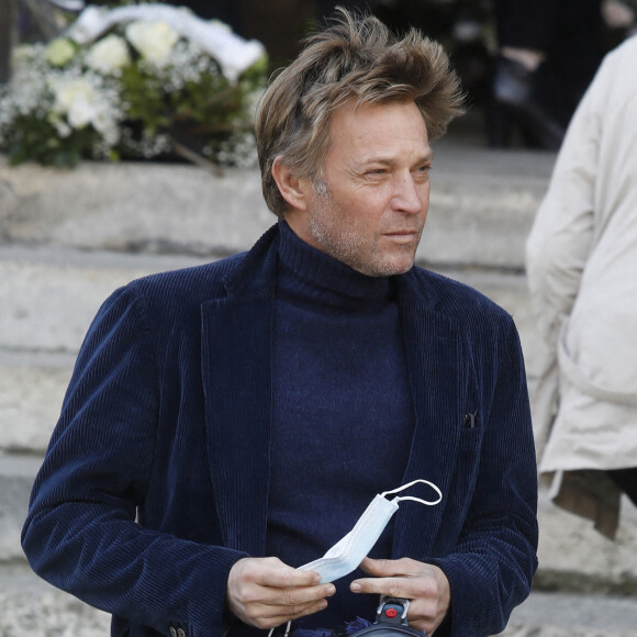 Laurent Delahousse - Sorties des obsèques de Jean-Pierre Pernaut en la Basilique Sainte-Clotilde à Paris, France, le 9 mars 2022