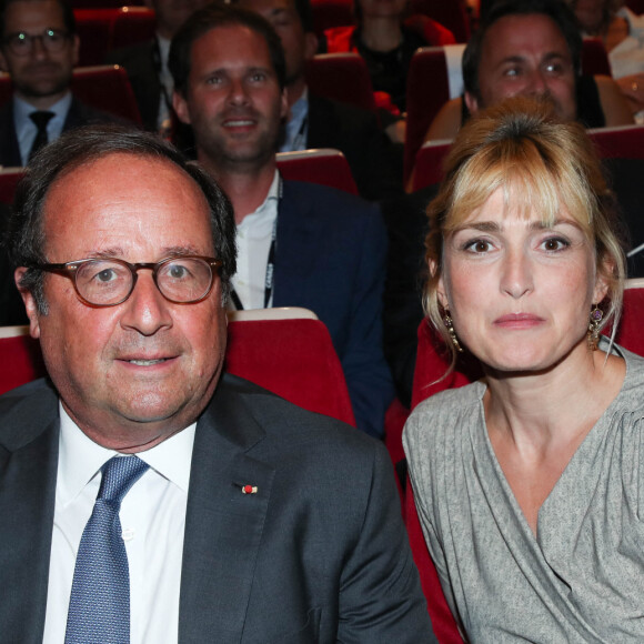 François Hollande et sa compagne Julie Gayet lors de la 12ème édition du festival du Film Francophone d'Angoulême, France, le 20 août 2019. © Coadic Guirec/Bestimage 