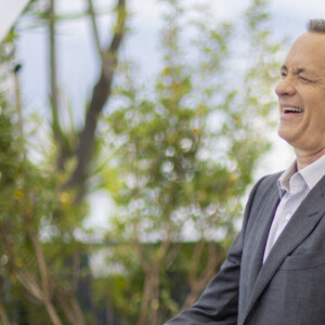 Tom Hanks au photocall de "Elvis" lors du 75ème Festival International du Film de Cannes, France, le 26 mai 2022. © Cyril Moreau/Bestimage 