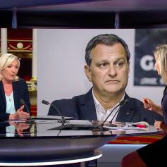 Extrait du journal télévisé de France 2 durant lequel Anne-Sophie Lapix interroge Marine Le Pen à l'aube du second tour des élections présidentielles.