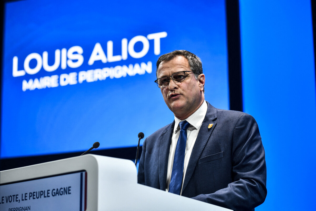 Photo Louis Aliot, maire de Perpignan Meeting de Marine Le Pen