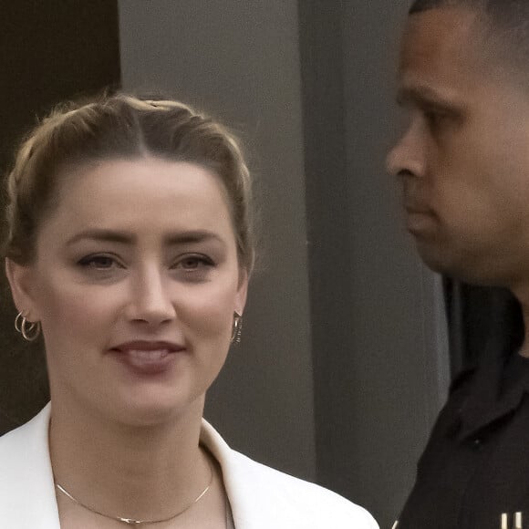 Amber Heard à la sortie du tribunal de Fairfax, le 26 avril 2022. 