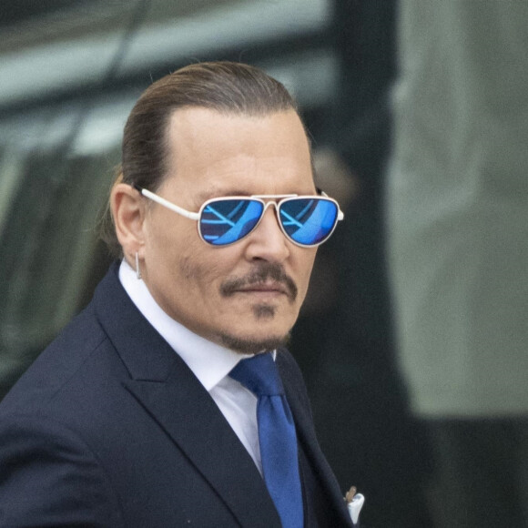 Johnny Depp arrive au tribunal de Fairfax, Virginie, Etats-Unis, le 25 avril 2022. Johnny Depp poursuit son ex-femme Amber Heard pour diffamation dans l'État américain de Virginie, pour un article qu'elle a écrit pour le Washington Post en 2018. 