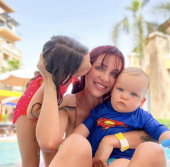 Julia Paredes a eu deux enfants avec son mari Maxime Parisi, Luna et Vittorio - Instagram
