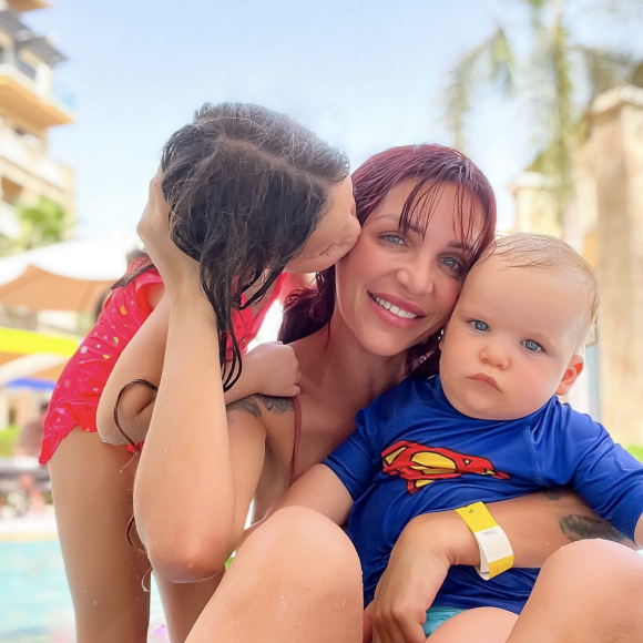 Julia Paredes a eu deux enfants avec son mari Maxime Parisi, Luna et Vittorio - Instagram