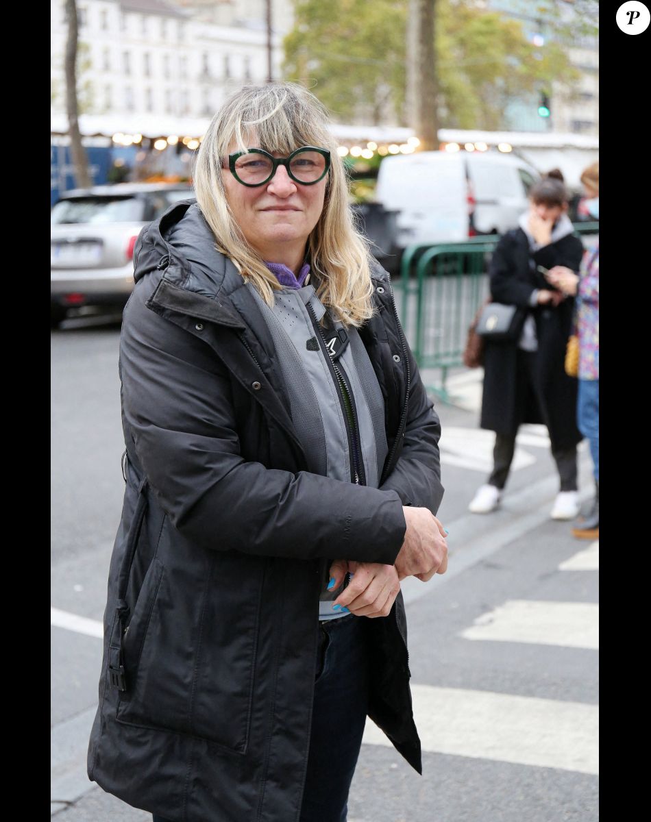 Exclusif - Christine Bravo quitte les studios de RTL à Neuilly-sur-Seine, le 23 octobre 2020.