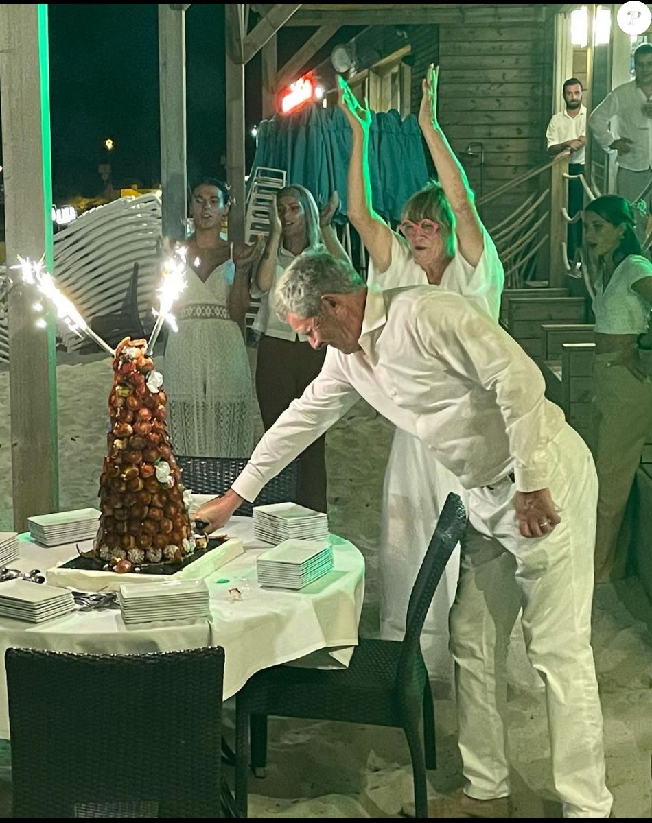 Christine Bravo a partagé cette photo de son mariage avec Stéphane Bachot, en Corse. Juin 2022. Instagram.