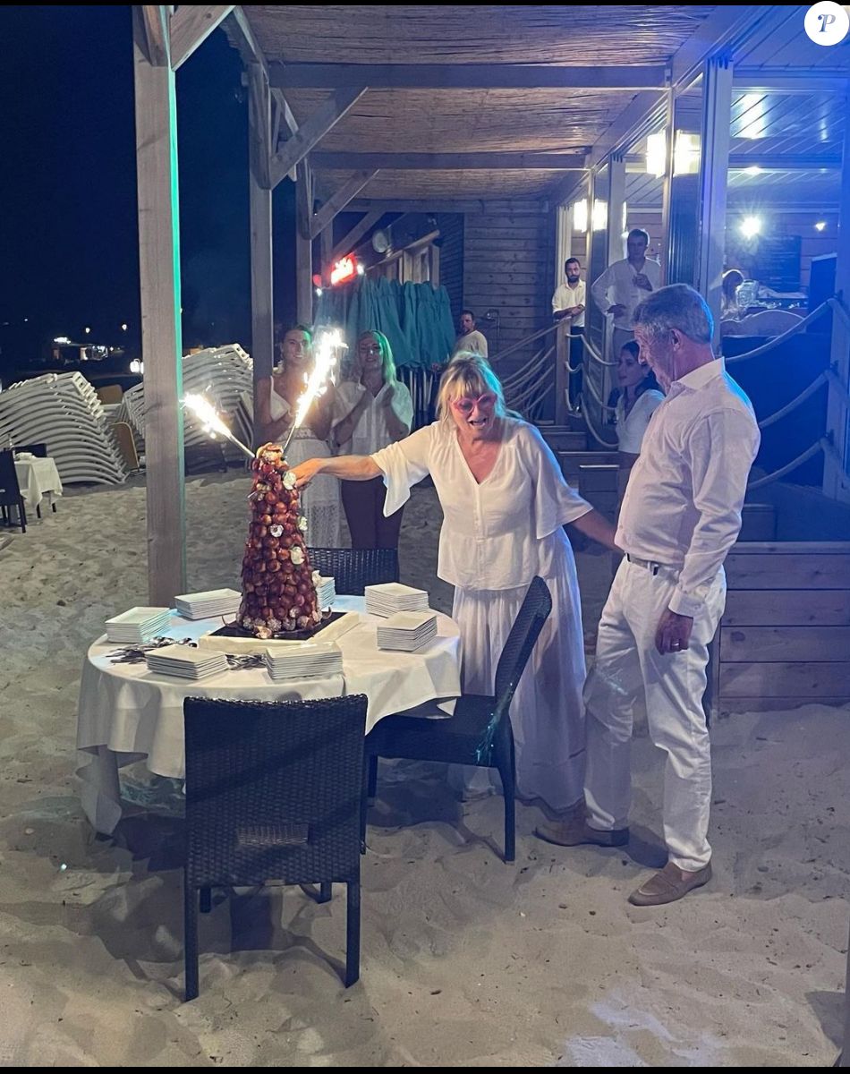 Christine Bravo a partagé cette photo de son mariage avec Stéphane Bachot, en Corse. Juin 2022. Instagram.