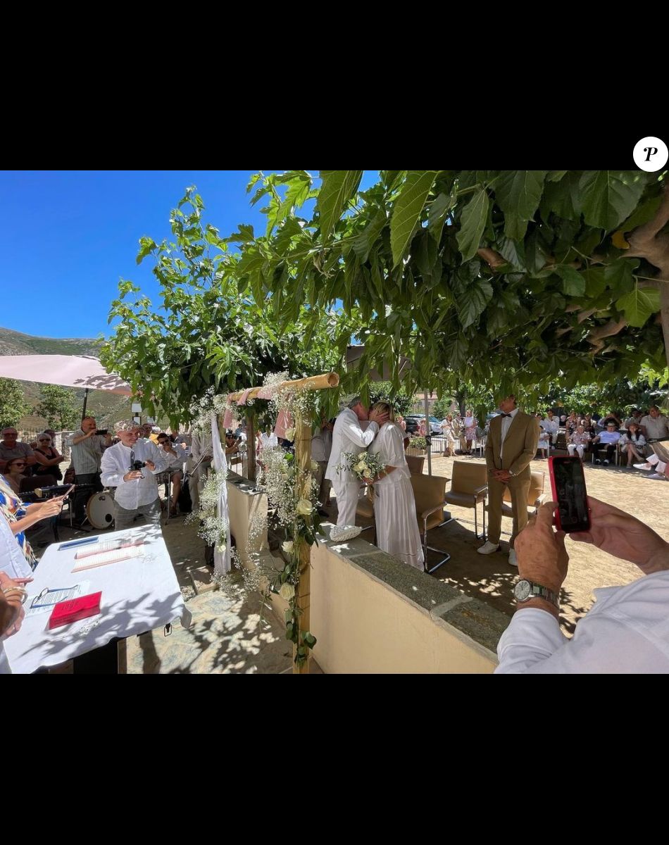 Mariage de Christine Bravo et Stéphane Bachot, en Corse. Photo partagée par un invité du couple sur Instagram.