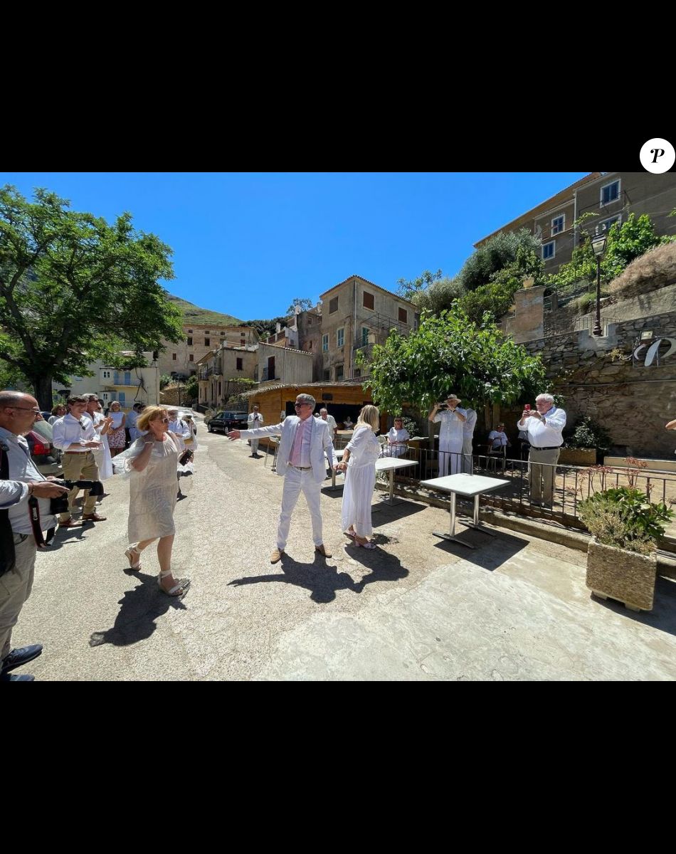 Mariage de Christine Bravo et Stéphane Bachot, le 11 juin 2022 en Corse. Photo partagée par un invité du couple sur Instagram.