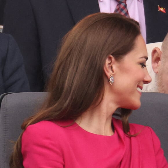 Kate Catherine Middleton, duchesse de Cambridge, Mike Tindall, le prince Louis - La famille royale d'Angleterre lors de la parade devant le palais de Buckingham, à l'occasion du jubilé de la reine d'Angleterre. Le 5 juin 2022 