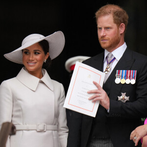 Le prince Harry, duc de Sussex, et Meghan Markle, duchesse de Sussex - Les membres de la famille royale et les invités à la sortie de la messe du jubilé, célébrée à la cathédrale Saint-Paul de Londres, Royaume Uni. 