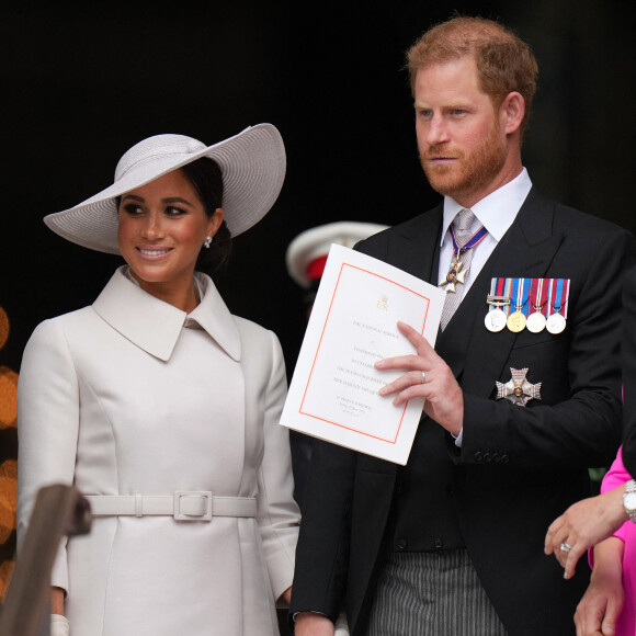 Le prince Harry, duc de Sussex, et Meghan Markle, duchesse de Sussex - Les membres de la famille royale et les invités à la sortie de la messe du jubilé, célébrée à la cathédrale Saint-Paul de Londres, Royaume Uni. 