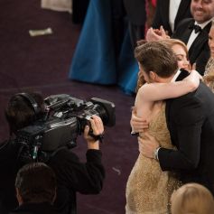 Emma Stone (Oscar de la meilleure actrice '' La La Land'') et Ryan Gosling lors de la 89ème cérémonie des Oscars au Hollywood &amp; Highland Center à Hollywood, le 26 février 2017. © AMPAS/ZUMAPRESS.com/Bestimage