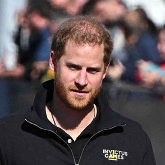 Le prince Harry et Meghan Markle assistent à la finale d'athlétisme, au deuxième jour des Invictus Games 2020 à La Haye, le 17 avril 2022. 