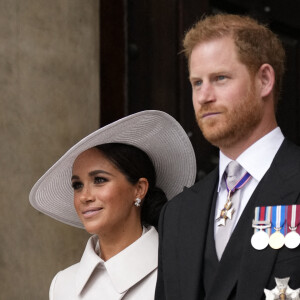 Le prince Harry, duc de Sussex, et Meghan Markle, duchesse de Sussex - Les membres de la famille royale et les invités lors de la messe célébrée à la cathédrale Saint-Paul de Londres, dans le cadre du jubilé de platine (70 ans de règne) de la reine Elisabeth II d'Angleterre. Londres, le 3 juin 2022. 