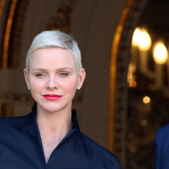 La princesse Charlene, le prince Albert II de Monaco et leur fille la princesse Gabriella durant la procession de la Fête Dieu sur la place du Palais © Claudia Albuquerque / Bestimage 