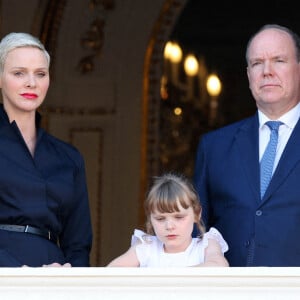 La princesse Charlene, le prince Albert II de Monaco et leur fille la princesse Gabriella durant la procession de la Fête Dieu sur la place du Palais, le 16 juin 2022. © Claudia Albuquerque / Bestimage 