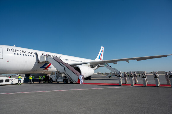 L'avion présidentiel d'Emmanuel Macron ayant atterri à Doha au Quatarle 4 décembre 2021
