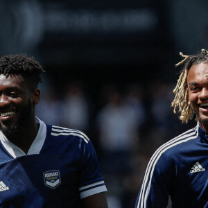 Echauffement de l'equipe des Girondins de Bordeaux - Enock Kwateng (Girondins de Bordeaux) et Sekou Mara (Girondins de Bordeaux) - Match de football Ligue 1 Uber Eats Angers Vs Bordeaux à Angers le 8 mai 2022 © Aurelien Morissard / Panoramic / Bestimage