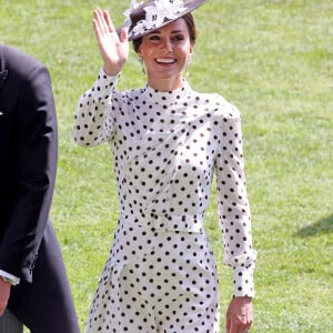 Catherine (Kate) Middleton, duchesse de Cambridge, lors du quatrième jour de la Royal Ascot 2022 à l'hippodrome d'Ascot dans le Berkshire, Royaume Uni, le 17 juin 2022. 