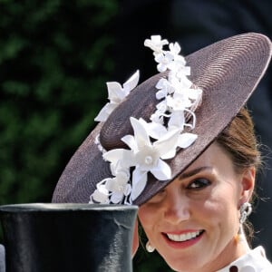 Catherine (Kate) Middleton, duchesse de Cambridge, lors du quatrième jour de la Royal Ascot 2022 à l'hippodrome d'Ascot dans le Berkshire, Royaume Uni, le 17 juin 2022. 