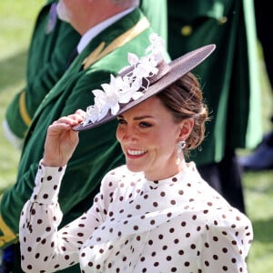 Catherine (Kate) Middleton, duchesse de Cambridge, lors du quatrième jour de la Royal Ascot 2022 à l'hippodrome d'Ascot dans le Berkshire, Royaume Uni, le 17 juin 2022. 