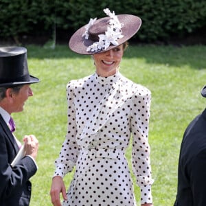 Catherine (Kate) Middleton, duchesse de Cambridge, lors du quatrième jour de la Royal Ascot 2022 à l'hippodrome d'Ascot dans le Berkshire, Royaume Uni, le 17 juin 2022. 