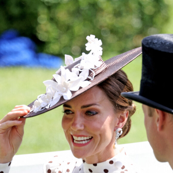 Catherine (Kate) Middleton, duchesse de Cambridge, lors du quatrième jour de la Royal Ascot 2022 à l'hippodrome d'Ascot dans le Berkshire, Royaume Uni, le 17 juin 2022. 