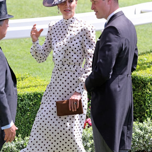 Le prince William, duc de Cambridge, et Catherine (Kate) Middleton, duchesse de Cambridge, lors du quatrième jour de la Royal Ascot 2022 à l'hippodrome d'Ascot dans le Berkshire, Royaume Uni, le 17 juin 2022. 