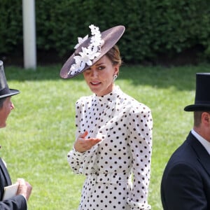 Catherine (Kate) Middleton, duchesse de Cambridge, lors du quatrième jour de la Royal Ascot 2022 à l'hippodrome d'Ascot dans le Berkshire, Royaume Uni, le 17 juin 2022. 