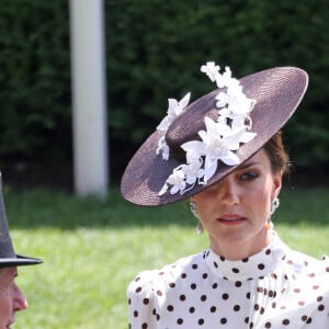 Catherine (Kate) Middleton, duchesse de Cambridge, lors du quatrième jour de la Royal Ascot 2022 à l'hippodrome d'Ascot dans le Berkshire, Royaume Uni, le 17 juin 2022. 