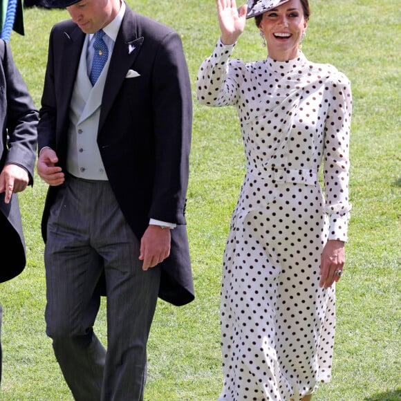 Le prince William, duc de Cambridge, et Catherine (Kate) Middleton, duchesse de Cambridge, lors du quatrième jour de la Royal Ascot 2022 à l'hippodrome d'Ascot dans le Berkshire, Royaume Uni, le 17 juin 2022. 