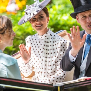 Le prince William, duc de Cambridge, et Catherine (Kate) Middleton, duchesse de Cambridge, lors du quatrième jour de la Royal Ascot 2022 à l'hippodrome d'Ascot dans le Berkshire, Royaume Uni, le 17 juin 2022. 