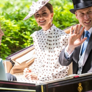 Le prince William, duc de Cambridge, et Catherine (Kate) Middleton, duchesse de Cambridge, lors du quatrième jour de la Royal Ascot 2022 à l'hippodrome d'Ascot dans le Berkshire, Royaume Uni, le 17 juin 2022. 