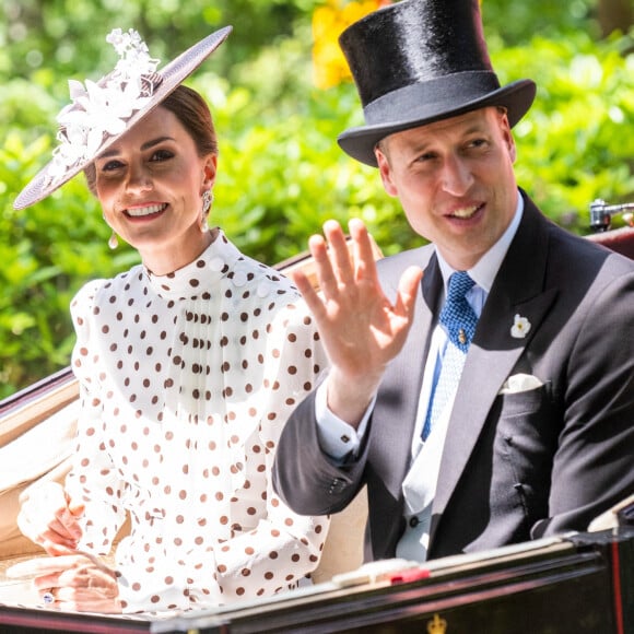 Le prince William, duc de Cambridge, et Catherine (Kate) Middleton, duchesse de Cambridge, lors du quatrième jour de la Royal Ascot 2022 à l'hippodrome d'Ascot dans le Berkshire, Royaume Uni, le 17 juin 2022. 