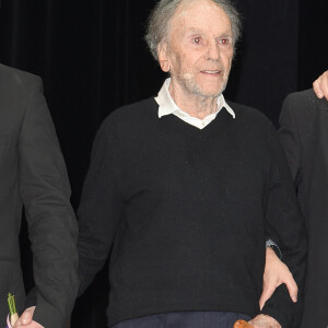 Jean-Louis Trintignant célèbre ses 88 ans sur la scène du théâtre de la Porte Saint-Martin ou il lit des poèmes de Prévert, Vian, Leprest ou encore Apollinaire à Paris le 11 décembre 2018. © Coadic Guirec/Bestimage 