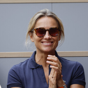 Anne-Sophie Lapix dans les tribunes lors des Internationaux de France de Tennis de Roland Garros 2022 à Paris le 29 mai 2022. © Cyril Moreau/Bestimage