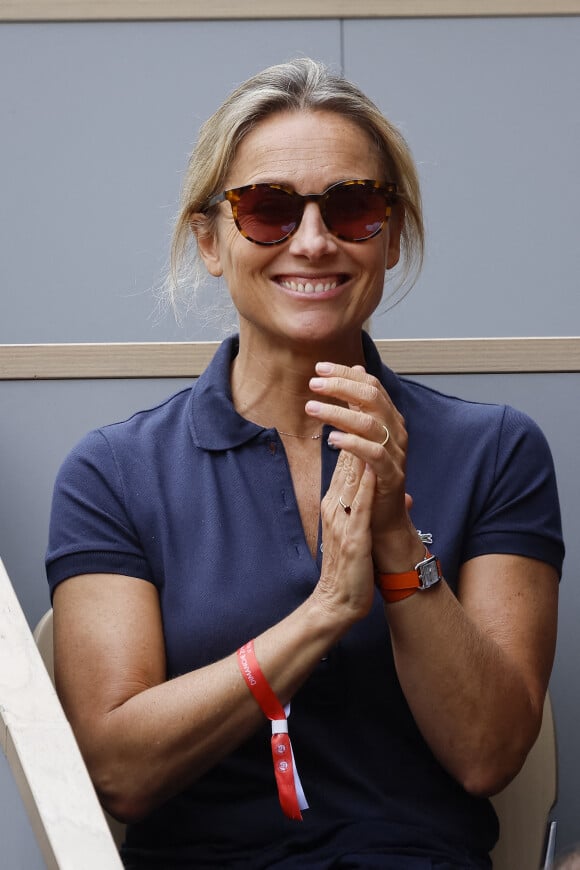 Anne-Sophie Lapix dans les tribunes lors des Internationaux de France de Tennis de Roland Garros 2022 à Paris le 29 mai 2022. © Cyril Moreau/Bestimage