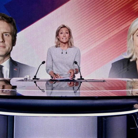 Anne-Sophie Lapix - Illustration du débat télévisé entre les deux candidats du second tour de l'élection présidentiel : Emmanuel Macron et Marine Le Pen. Le débat est prévu le 20 avril 2022 à 21h00. © Frédéric Chambert / Panoramic / Bestimage